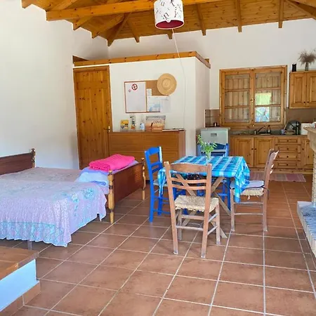 Velonas Mpakas Country ,steps To The Sea بيت للعطل *