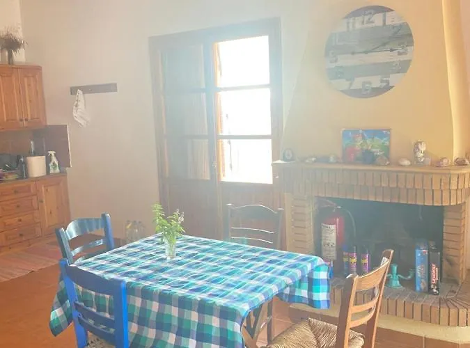 Velonas Mpakas Country ,steps To The Sea Tatil Evi