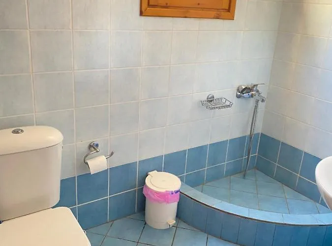 Velonas Mpakas Country *