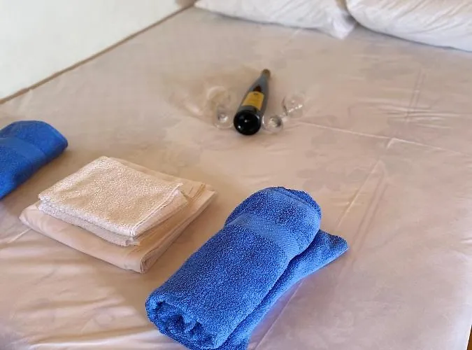 Velonas Mpakas Country *