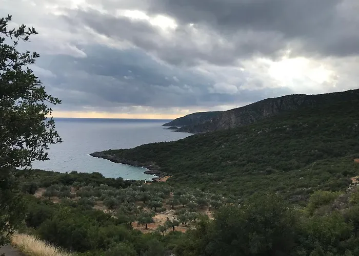 Velonas Mpakas Country ,steps To The Sea * Prosilio (Peloponnese)